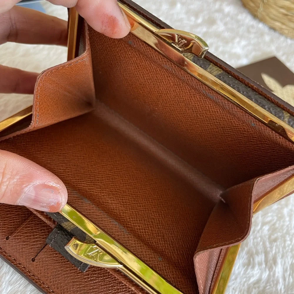 Louis Vuitton kisslock wallet.🤎🤎🤎🩷❤️🩷❤️ - Picture 9 of 16